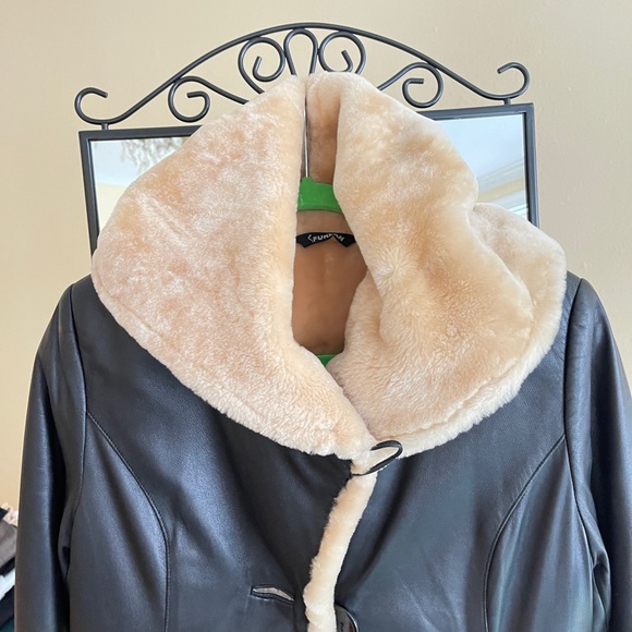 Shearling fur coat - Picture 7 of 8